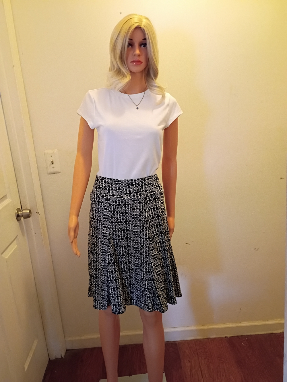 *NWOT*Apt. 9 Black and White Printed Midi Skirt
